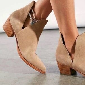 FREE PEOPLE charm double V ankle bootie in taupe suede size 36 (6) boho neutral